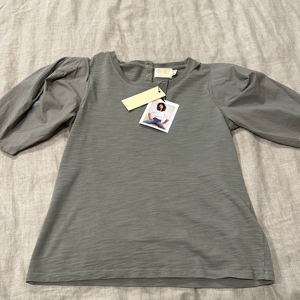Short sleeve puffed sleeve